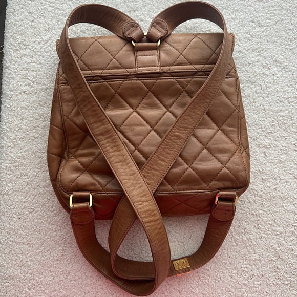 RARE! Chanel Vintage Lambskin Caramel Backpack in Very Good Condtion - Picture 2 of 11